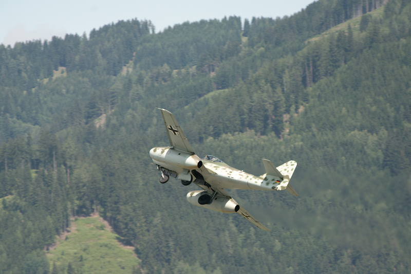Illustration for article titled Me-262: The First Jet Fighter To Make a Diffrence
